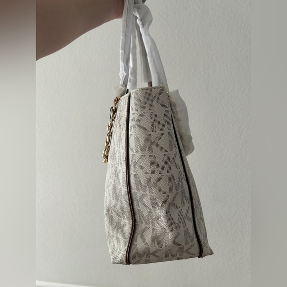 Michael Kors Harper Large Vanilla EW Tote Bag - Brand New - Picture 8 of 15